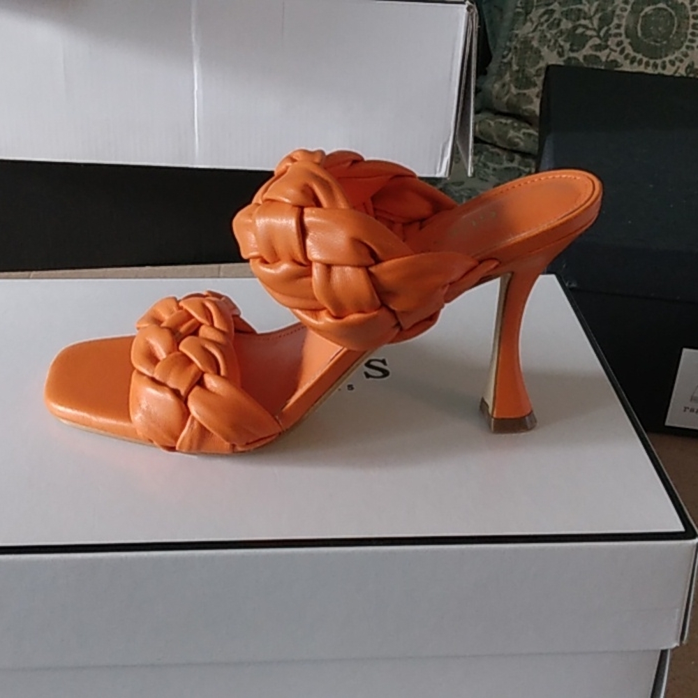 Woman's Guess heeled Mules